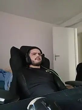 EyesNeverLies online show from 10/31/25, 07:42