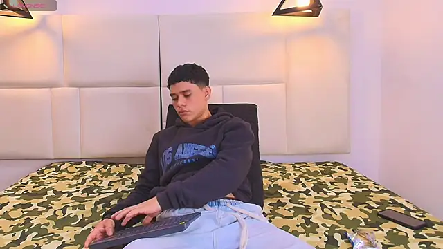 aron twink66 online show from 09/18/25, 01:57