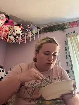 Snapshot of imawhorenslut19 chatting on 04/28/26, 06:57 imawhorenslut19 online show from 04/28/26, 06:57