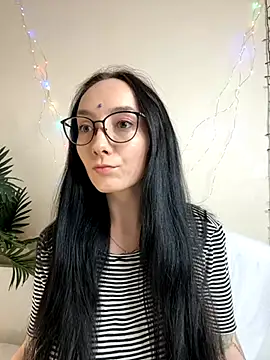 Jinhee Tiny online show from 09/19/25, 09:00