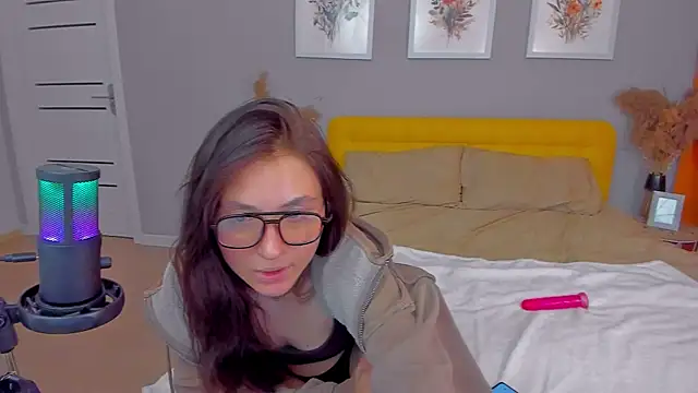 Snapshot of BrandyShy chatting on 09/30/25, 01:49 BrandyShy online show from 09/30/25, 01:49
