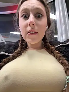 FroggyAnna online show from 12/04/25, 03:32