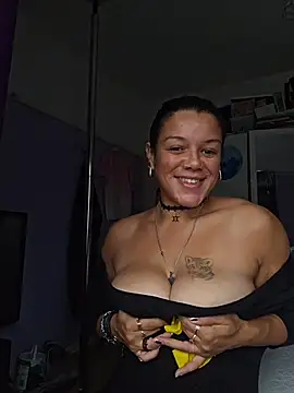 Snapshot of GoddessChantelle chatting on 10/19/25, 01:56 GoddessChantelle online show from 10/19/25, 01:56