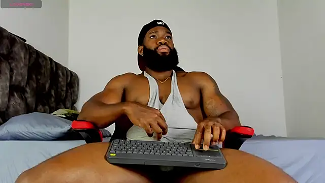 Snapshot of james_musclebbc chatting on 04/30/26, 04:24 james musclebbc online show from 04/30/26, 04:24