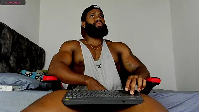 Snapshot of james_musclebbc chatting on 05/15/26, 11:01 james musclebbc online show from 05/15/26, 11:01