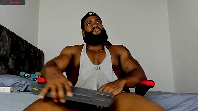 Snapshot of james_musclebbc chatting on 05/16/26, 11:31 james musclebbc online show from 05/16/26, 11:31