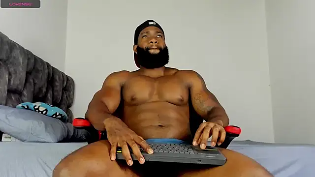 Snapshot of james_musclebbc chatting on 05/20/26, 10:10 james musclebbc online show from 05/20/26, 10:10