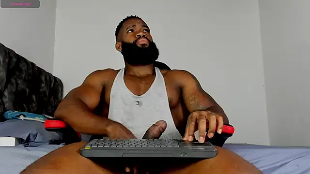Snapshot of james_musclebbc chatting on 05/29/26, 10:19 james musclebbc online show from 05/29/26, 10:19