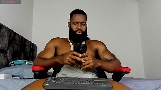 Snapshot of james_musclebbc chatting on 06/02/26, 12:12 james musclebbc online show from 06/02/26, 12:12