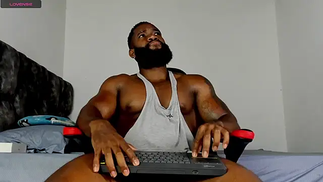 Snapshot of james_musclebbc chatting on 06/02/26, 12:18 james musclebbc online show from 06/02/26, 12:18