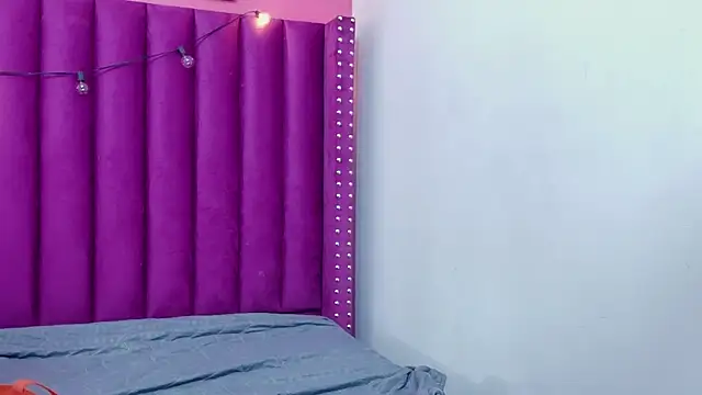 Snapshot of cosplaydate chatting on 10/23/25, 02:44 cosplaydate online show from 10/23/25, 02:44