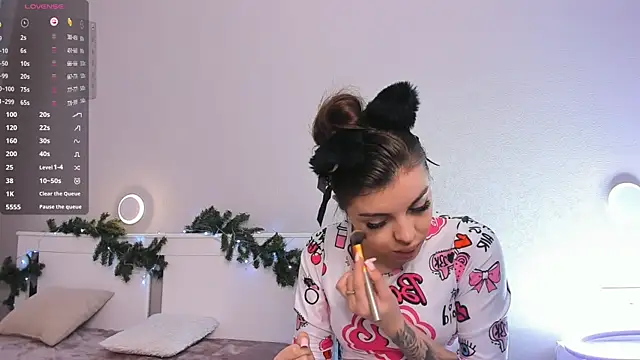 AuroraVice online show from 12/17/25, 06:19