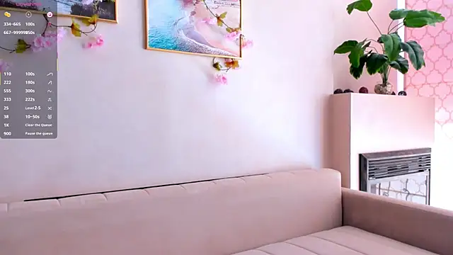 Snapshot of Orivienne chatting on 09/15/25, 06:57 Orivienne online show from 09/15/25, 06:57