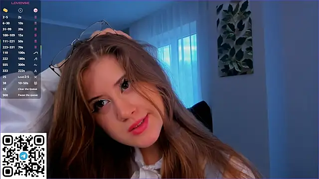 Snapshot of Orivienne chatting on 09/19/25, 06:37 Orivienne online show from 09/19/25, 06:37