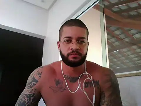 Snapshot of Mitt1993b chatting on 09/19/25, 05:02 Mitt1993b online show from 09/19/25, 05:02