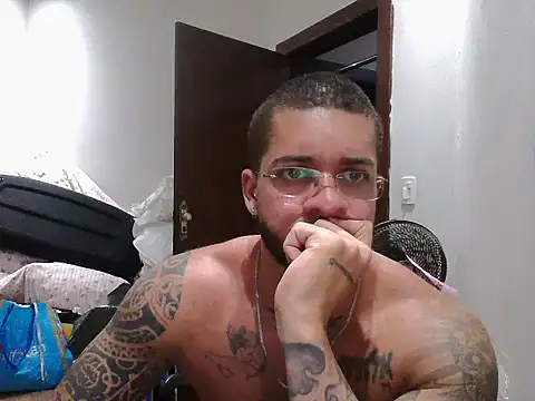 Snapshot of Mitt1993b chatting on 11/13/25, 10:52 Mitt1993b online show from 11/13/25, 10:52