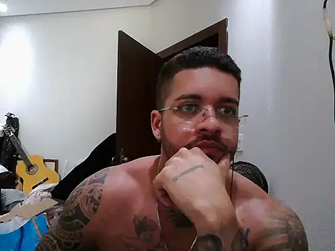 Snapshot of Mitt1993b chatting on 12/15/25, 12:20 Mitt1993b online show from 12/15/25, 12:20