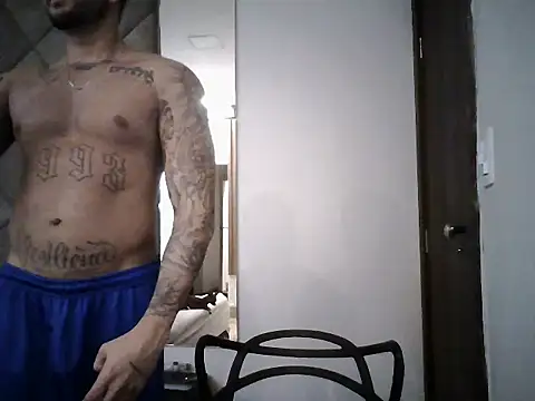 Snapshot of Mitt1993b chatting on 12/20/25, 10:50 Mitt1993b online show from 12/20/25, 10:50