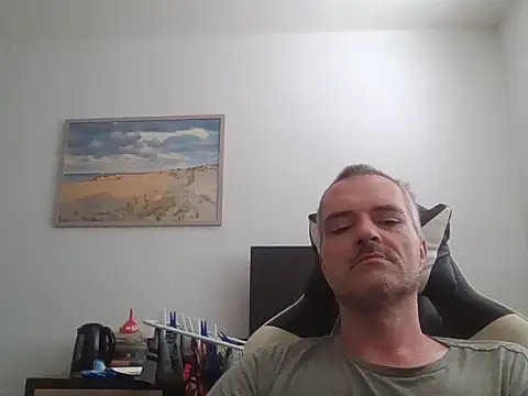 Snapshot of april_patrik chatting on 06/10/26, 10:25 april patrik online show from 06/10/26, 10:25