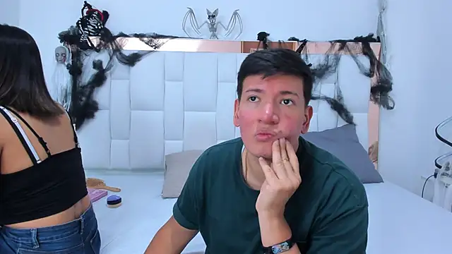 ZoeandEthan online show from 10/17/25, 06:32