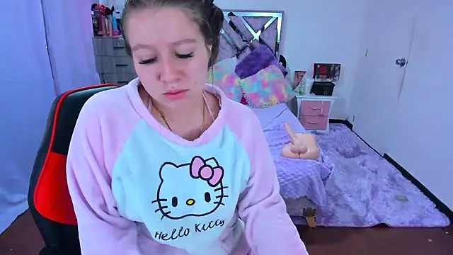 Luna Analya online show from 12/16/25, 04:12