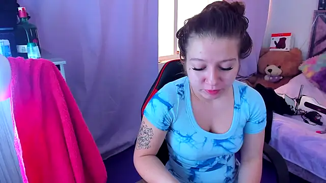 Luna Analya online show from 04/18/26, 01:37