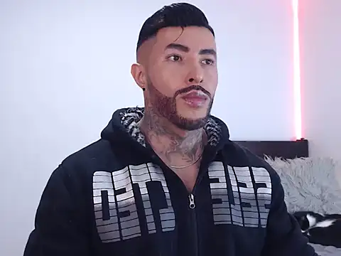 andrea de lucaa online show from 11/22/25, 04:11