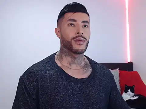 andrea de lucaa online show from 11/25/25, 02:22