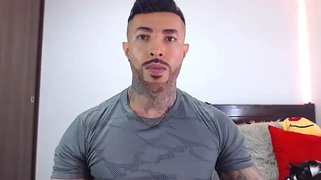 andrea de lucaa online show from 02/11/26, 03:44