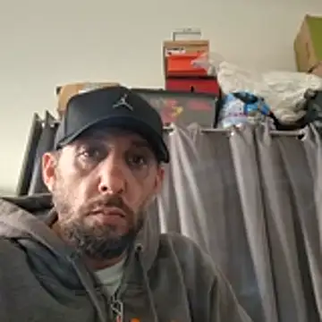 Snapshot of Valen_tinx19cm chatting on 02/27/26, 02:06 Valen tinx19cm online show from 02/27/26, 02:06