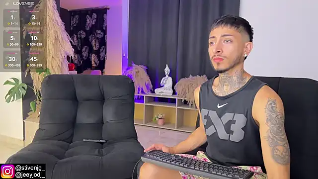 Snapshot of tattoguys_cums chatting on 10/22/25, 02:45 tattoguys cums online show from 10/22/25, 02:45