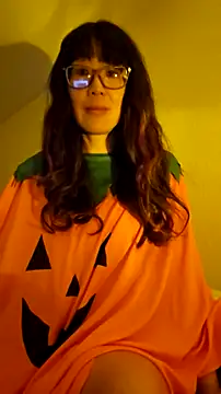 Snapshot of LeemaBean chatting on 10/27/25, 12:36 LeemaBean online show from 10/27/25, 12:36