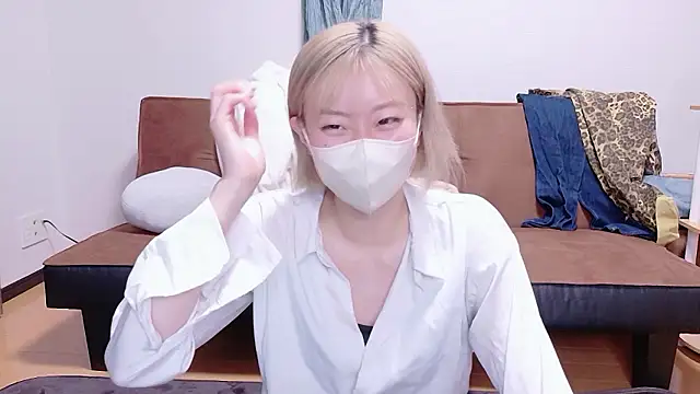 Snapshot of Nana__ch chatting on 05/19/26, 12:00 Nana ch online show from 05/19/26, 12:00