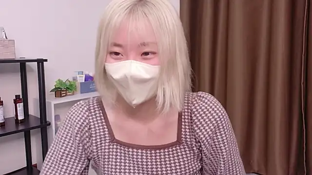 Snapshot of Nana__ch chatting on 06/06/26, 04:44 Nana ch online show from 06/06/26, 04:44