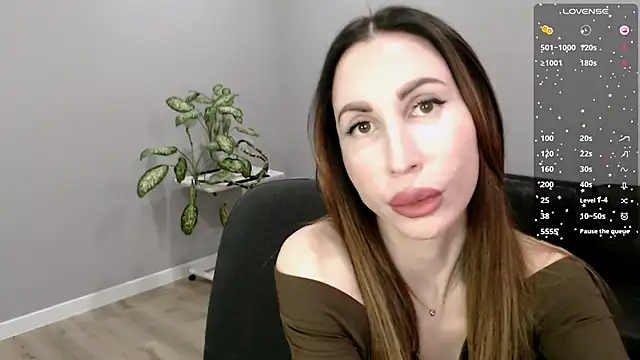 Ella Sea online show from 11/18/25, 06:51