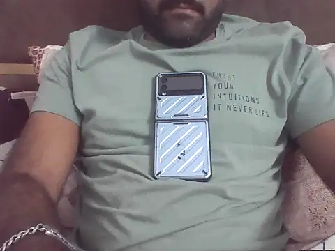 Snapshot of joshisdwe chatting on 10/22/25, 06:29 joshisdwe online show from 10/22/25, 06:29