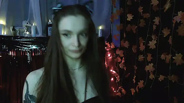   Leyla   online show from 10/18/25, 07:47