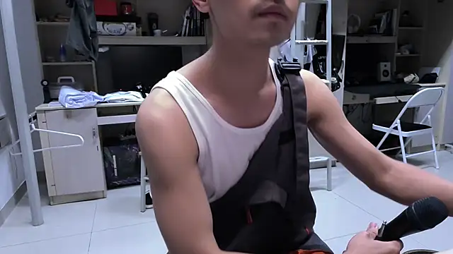 Snapshot of XTTX49 chatting on 10/04/25, 02:15 XTTX49 online show from 10/04/25, 02:15