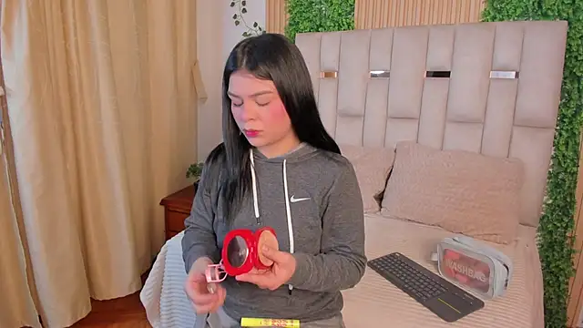 Jade Nmm online show from 04/14/26, 12:33