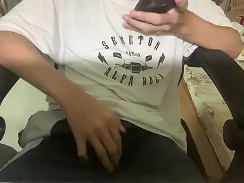 Snapshot of Alextran1002 chatting on 12/18/25, 05:19 Alextran1002 online show from 12/18/25, 05:19