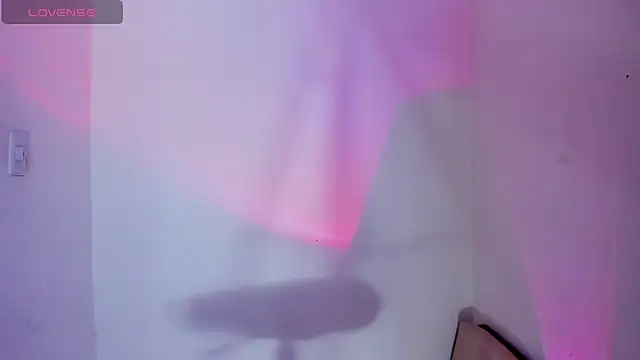 Snapshot of Viioleett_cum chatting on 02/16/26, 01:51 Viioleett cum online show from 02/16/26, 01:51