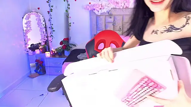 Isla rosee18 online show from 04/17/26, 08:45