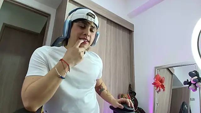 brunothompson3 online show from 09/12/25, 12:22