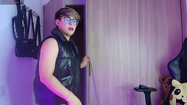 brunothompson3 online show from 10/13/25, 12:43