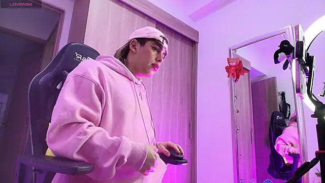 brunothompson3 online show from 10/23/25, 04:23