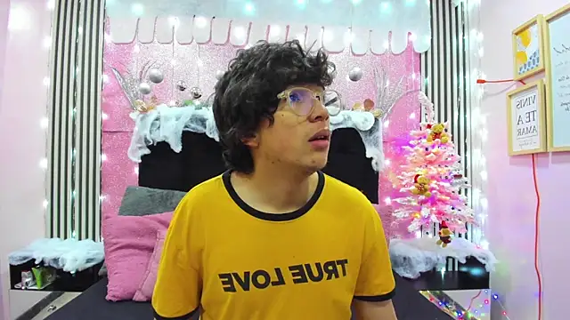 Snapshot of Desire_Ecstasy chatting on 12/20/25, 05:53 Desire Ecstasy online show from 12/20/25, 05:53