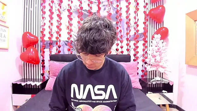 Snapshot of Desire_Ecstasy chatting on 02/15/26, 03:14 Desire Ecstasy online show from 02/15/26, 03:14