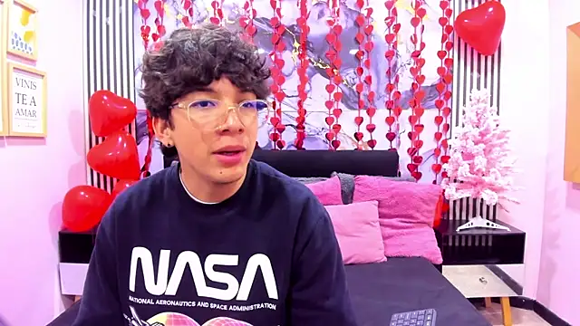 Snapshot of Desire_Ecstasy chatting on 02/21/26, 03:18 Desire Ecstasy online show from 02/21/26, 03:18