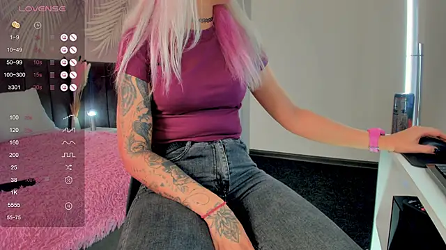 Snapshot of Kira_Key chatting on 09/16/25, 01:50 Kira Key online show from 09/16/25, 01:50