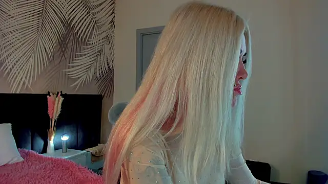 Snapshot of Kira_Key chatting on 09/24/25, 01:31 Kira Key online show from 09/24/25, 01:31